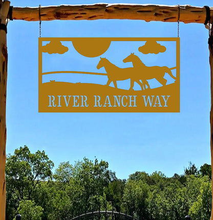 a sign that says river ranch way with horses on it